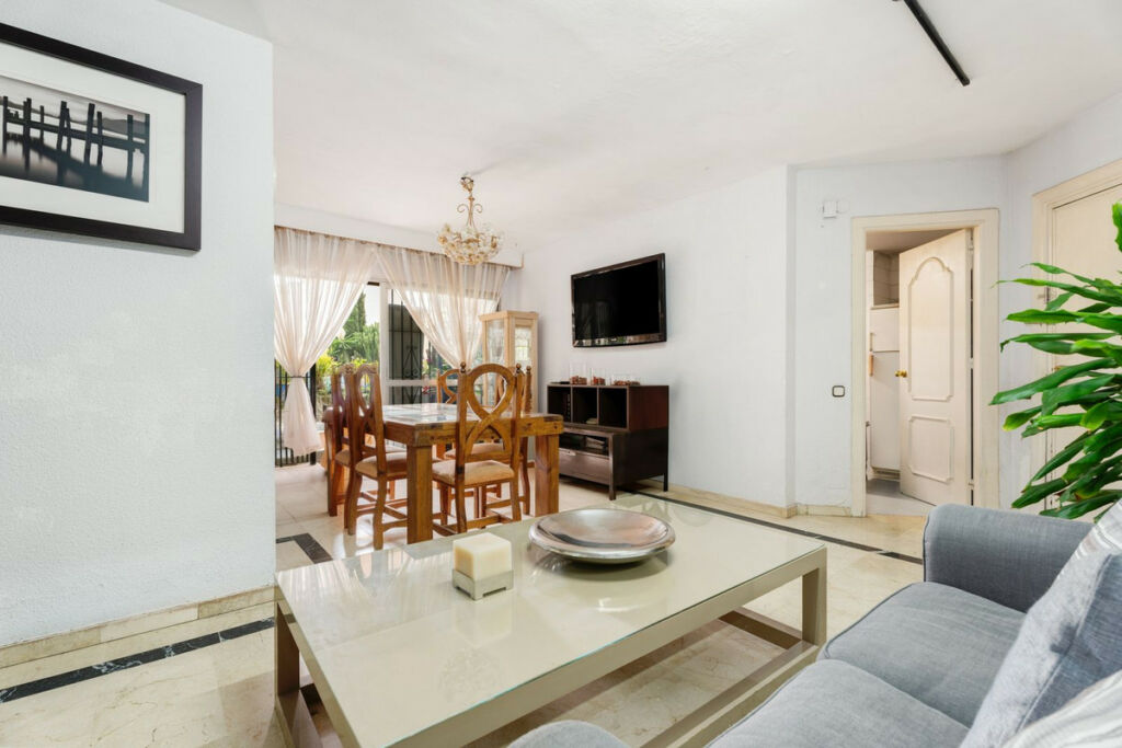 Middle Floor Apartment Marbella Málaga - image 8