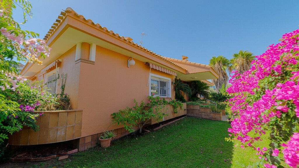 Detached Villa Campoamor Alicante - image 8