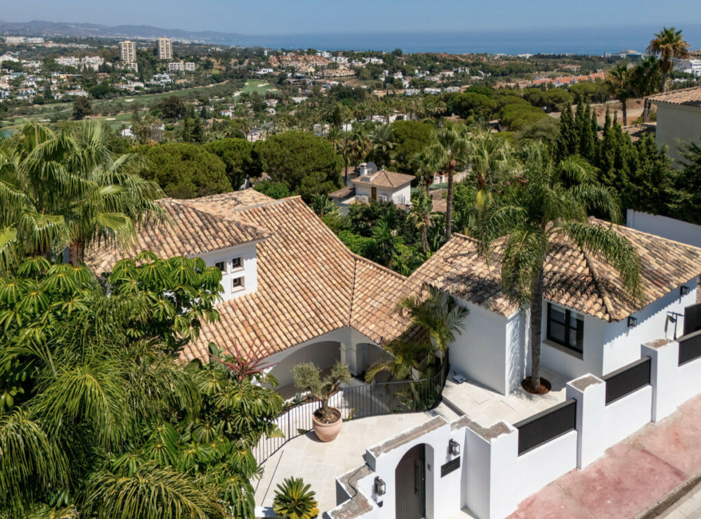 Detached Villa Nueva Andalucía Málaga - image 8