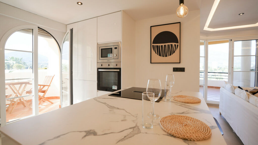 Middle Floor Apartment Nueva Andalucía Málaga - image 8