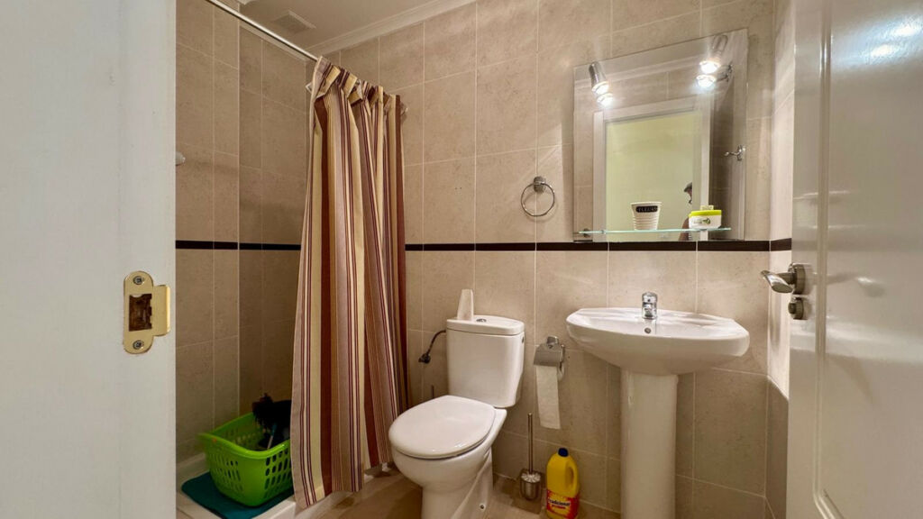 Ground Floor Apartment Villamartin Alicante - image 8