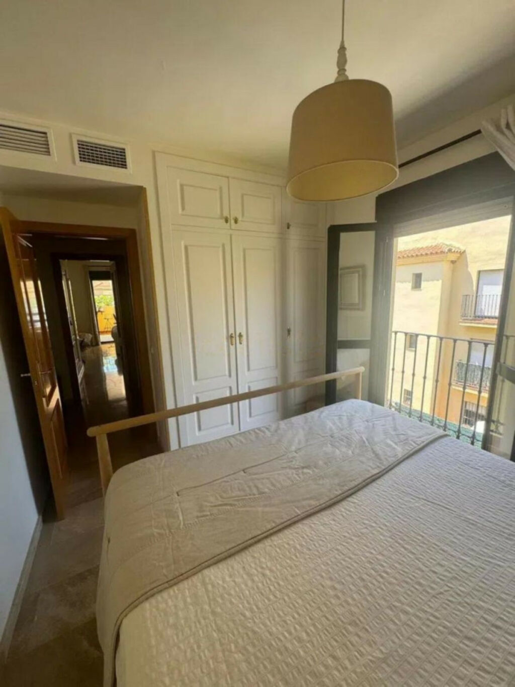 Middle Floor Apartment Selwo Málaga - image 8