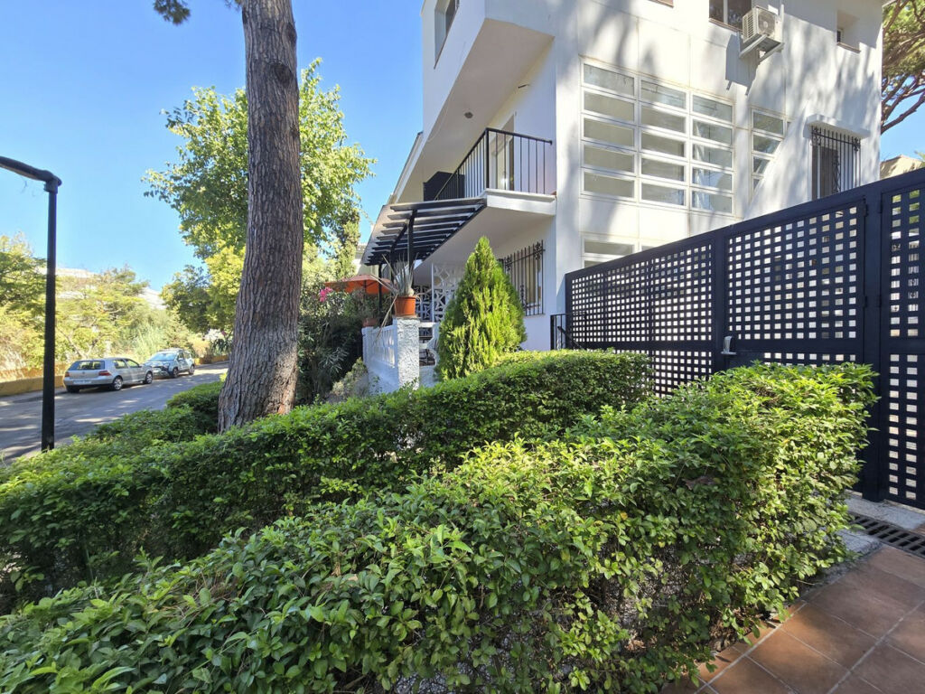 Semi-Detached House Elviria Málaga - image 8
