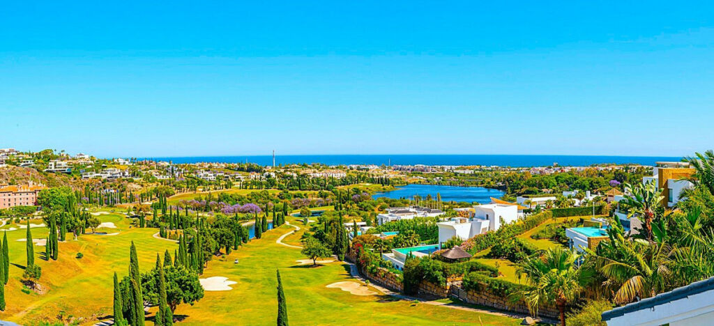 Detached Villa Los Flamingos Málaga - image 3