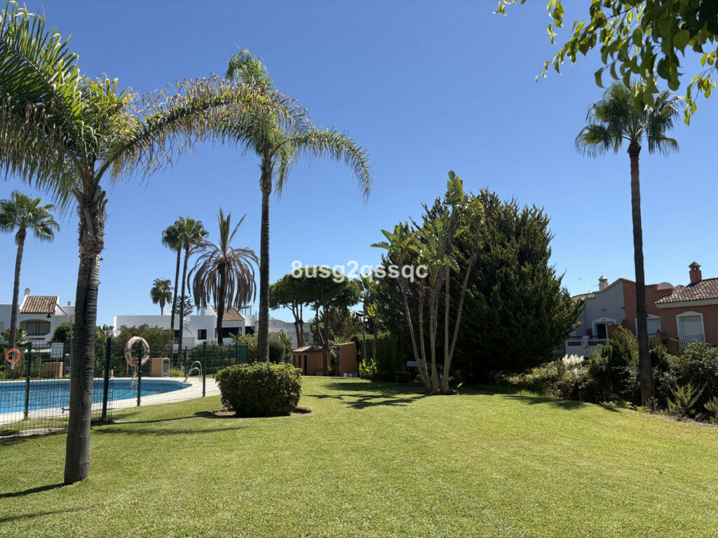 Semi-Detached House Bel Air Málaga - image 8