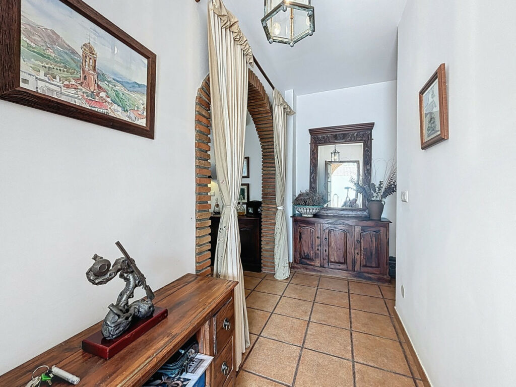 Detached Villa Canillas de Albaida Málaga - image 9