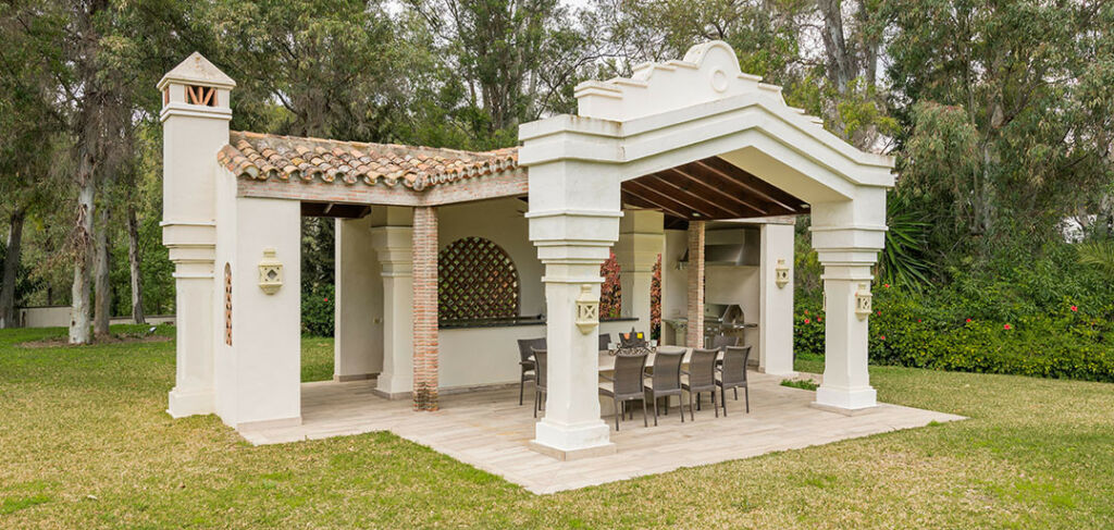 Detached Villa Nueva Andalucía Málaga - image 8