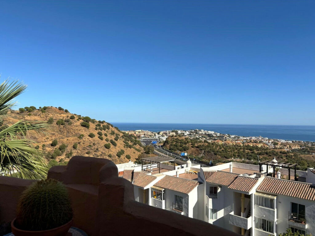 Middle Floor Apartment Calahonda Málaga - image 8