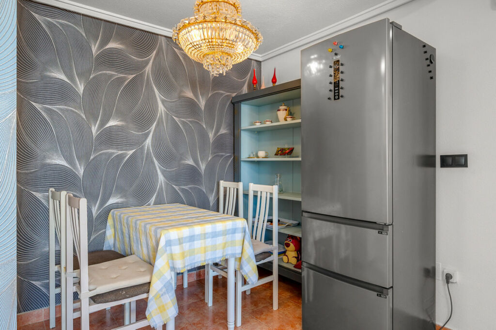 Middle Floor Apartment Torrevieja Alicante - image 8