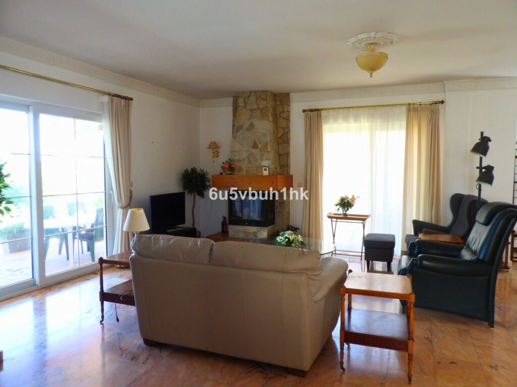 Detached Villa Fuengirola Málaga - image 8