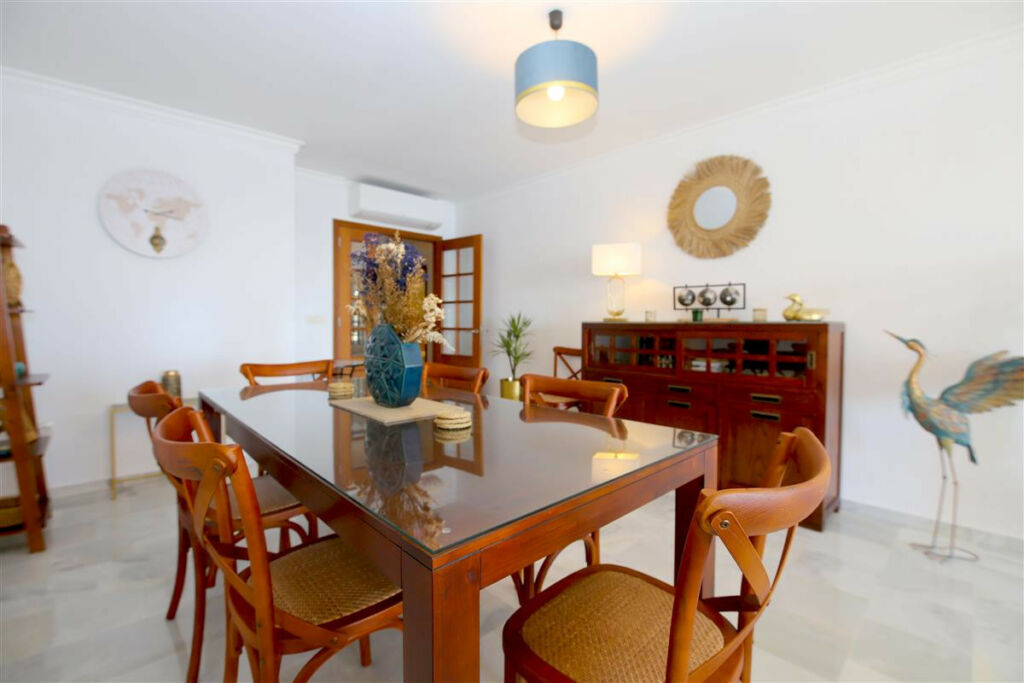 Middle Floor Apartment Estepona Málaga - image 8