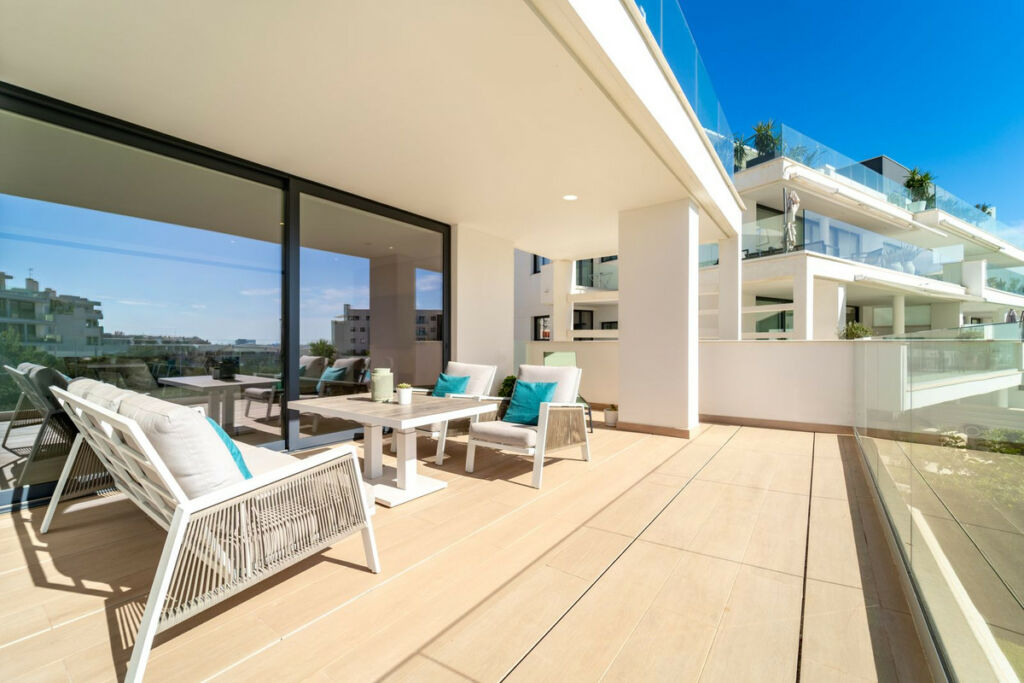 Middle Floor Apartment Benalmadena Málaga - image 9
