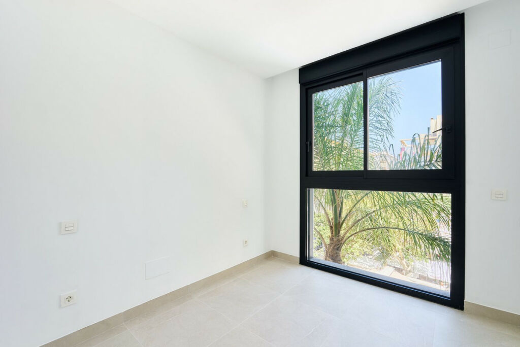 Middle Floor Apartment Estepona Málaga - image 8