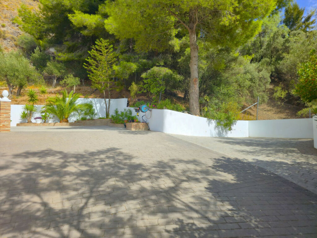Detached Villa Cómpeta Málaga - image 8