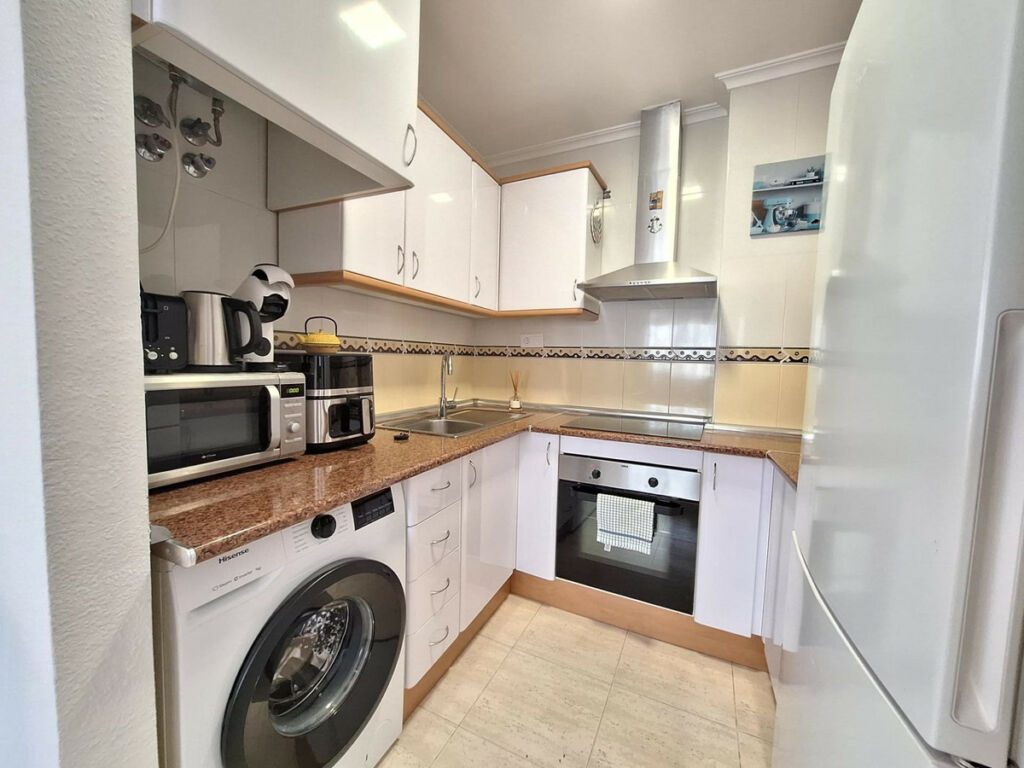 Middle Floor Apartment Torrevieja Alicante - image 8