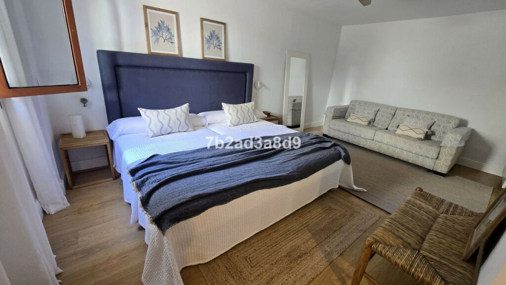 Townhouse New Golden Mile Málaga - image 8
