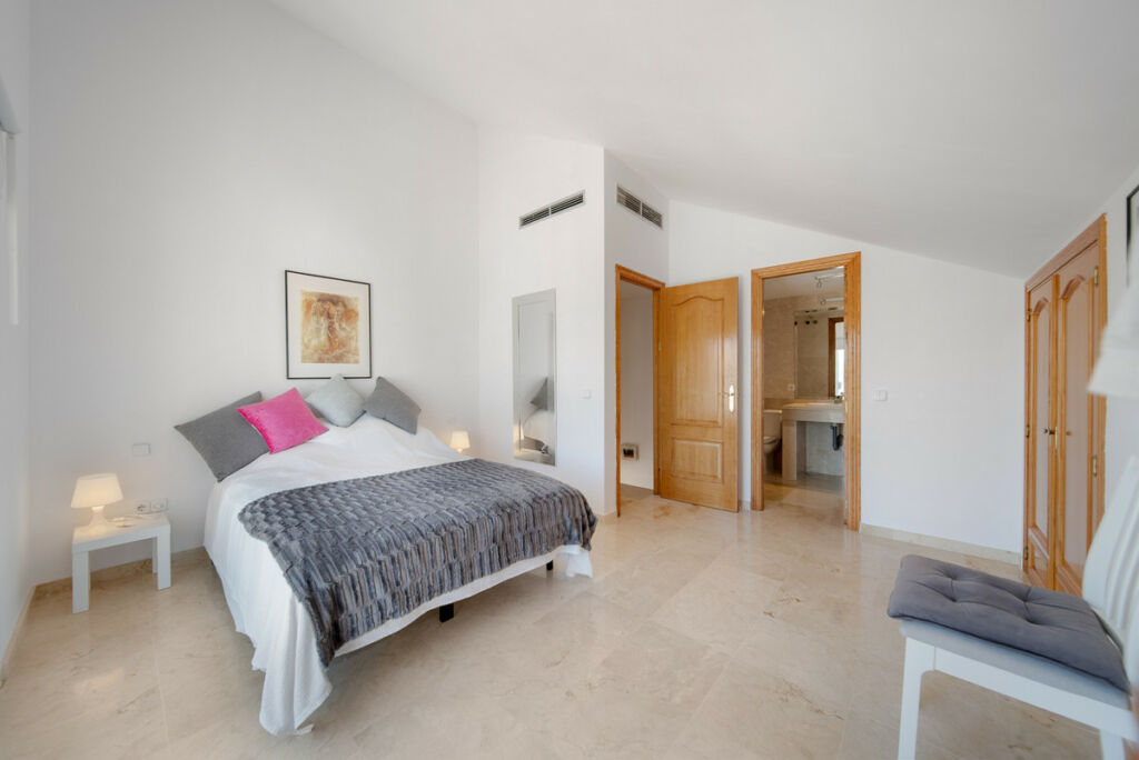 Penthouse Duplex Nueva Andalucía Málaga - image 8