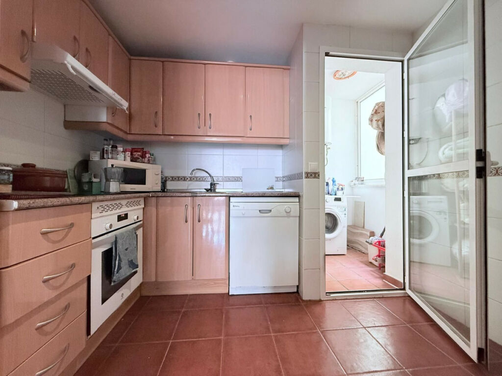 Middle Floor Apartment Las Lagunas Málaga - image 8