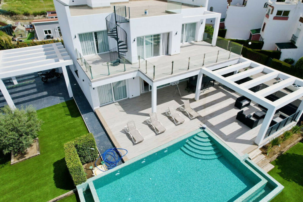 Detached Villa Cancelada Málaga - image 8