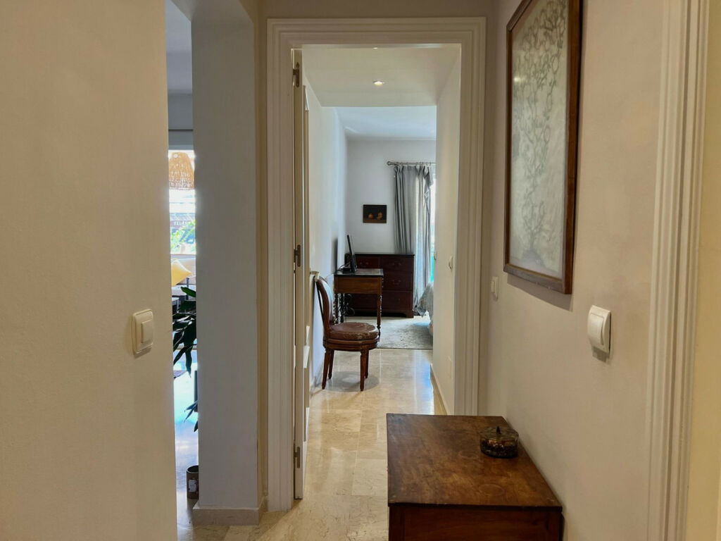 Middle Floor Apartment Guadalmina Alta Málaga - image 8