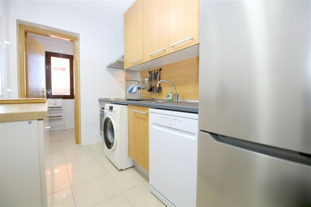 Middle Floor Apartment Estepona Málaga - image 8