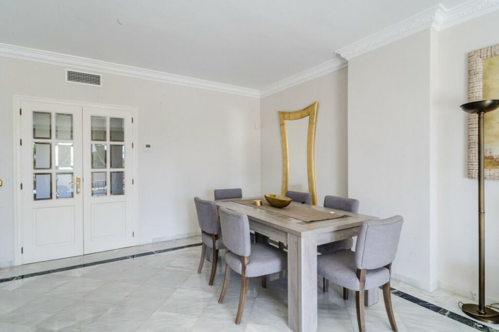 Middle Floor Apartment The Golden Mile Málaga - image 8