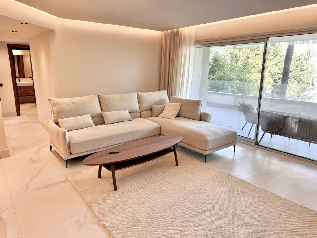 Middle Floor Apartment San Pedro de Alcántara Málaga - image 2