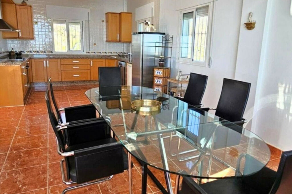 Detached Villa Sayalonga Málaga - image 8