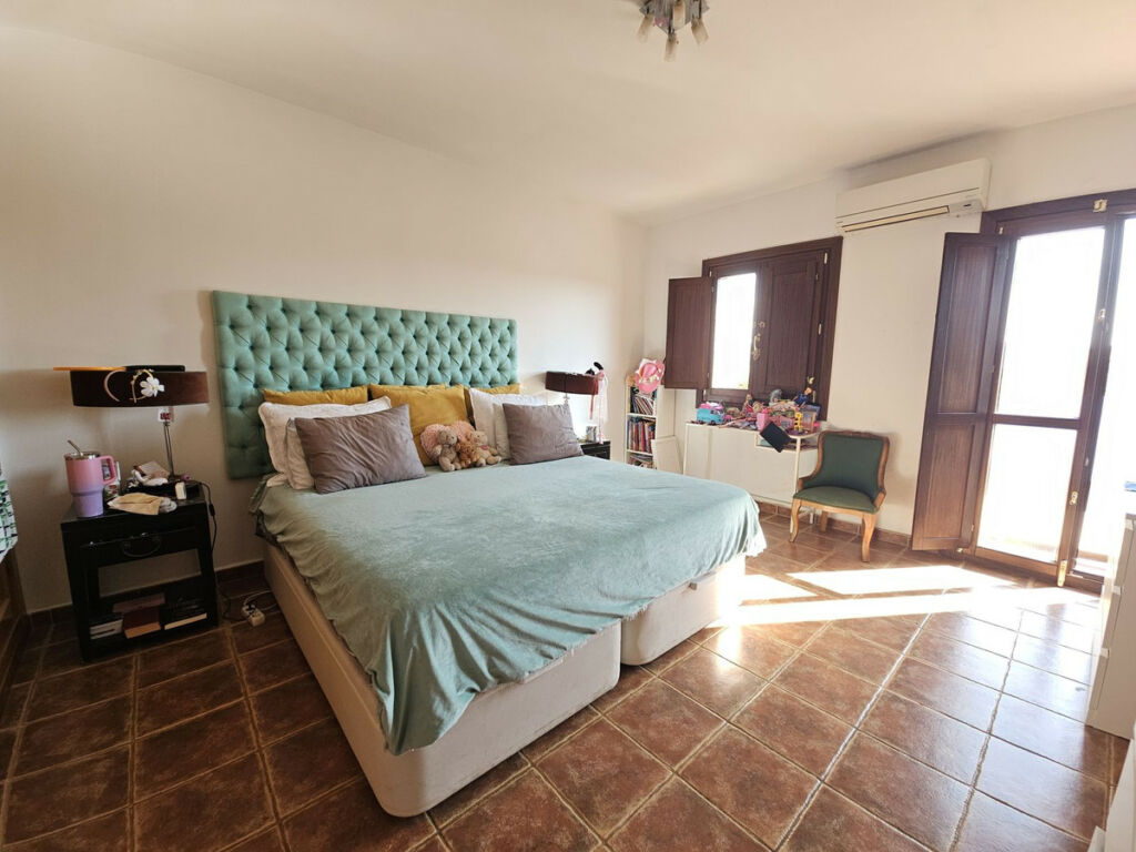 Townhouse El Paraiso Málaga - image 8