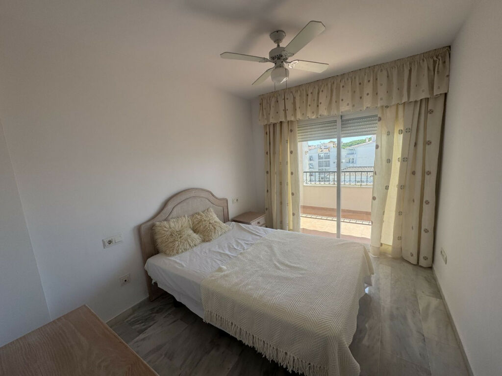 Middle Floor Apartment Calahonda Málaga - image 8
