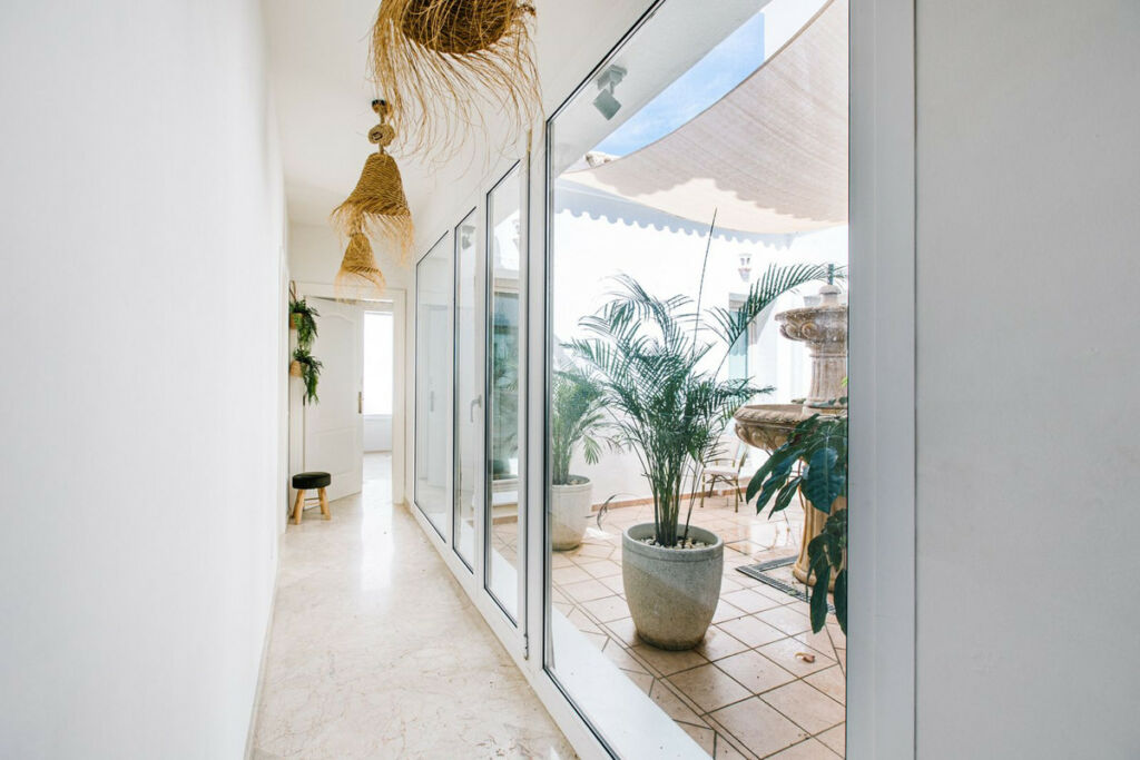 Detached Villa Estepona Málaga - image 8
