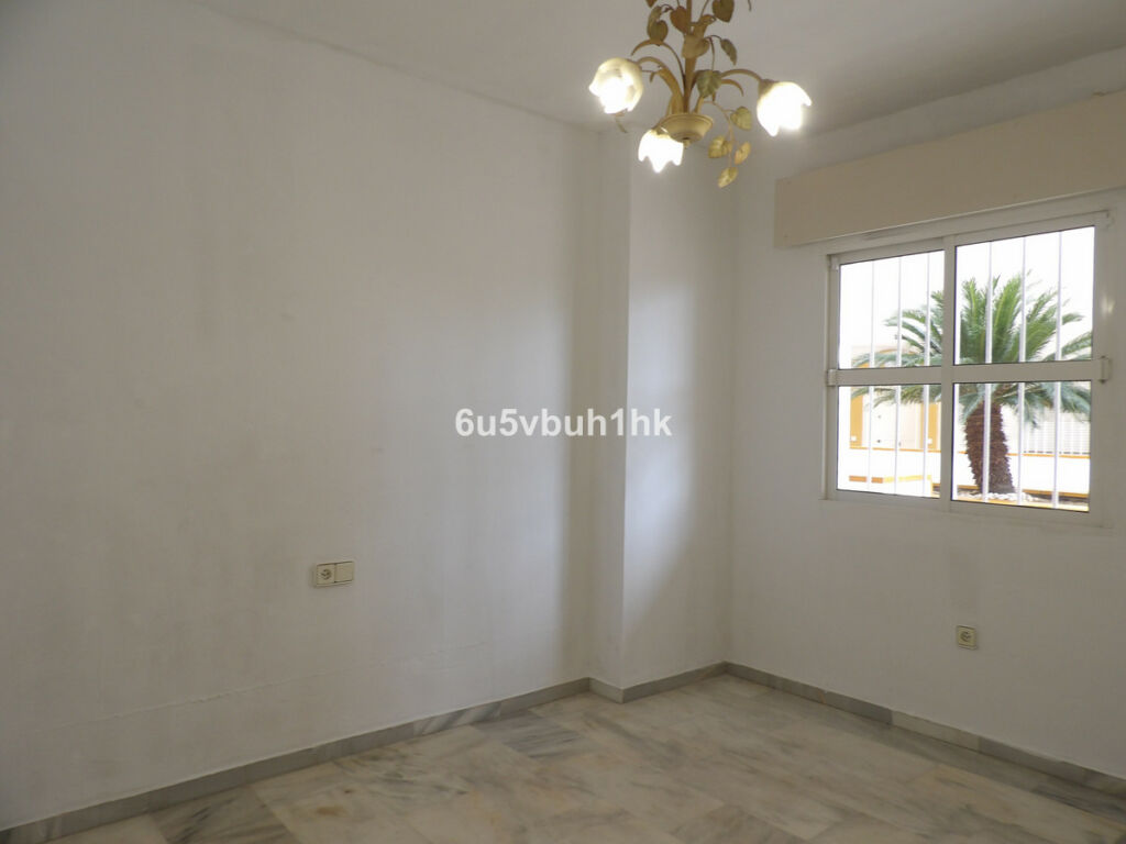 Middle Floor Apartment Fuengirola Málaga - image 8