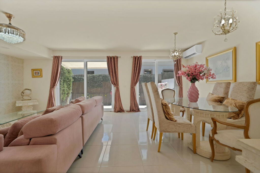 Townhouse El Paraiso Málaga - image 8