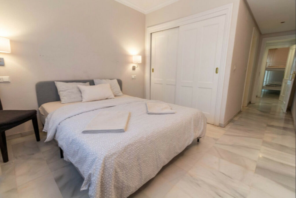 Middle Floor Apartment Puerto Banús Málaga - image 8