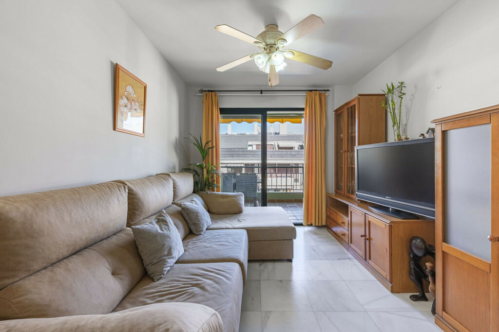 Middle Floor Apartment Fuengirola Málaga - image 8
