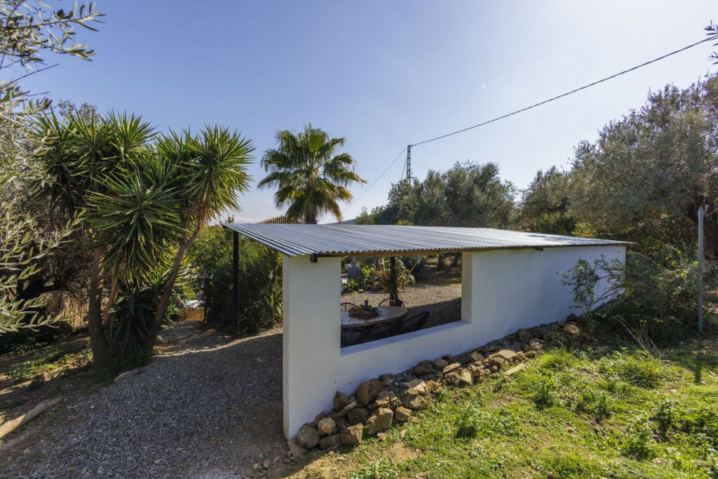 Detached Villa Riogordo Málaga - image 8