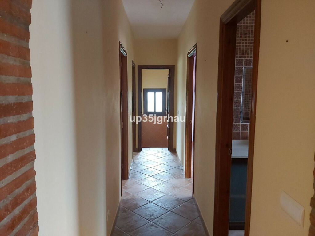 Detached Villa Estepona Málaga - image 8