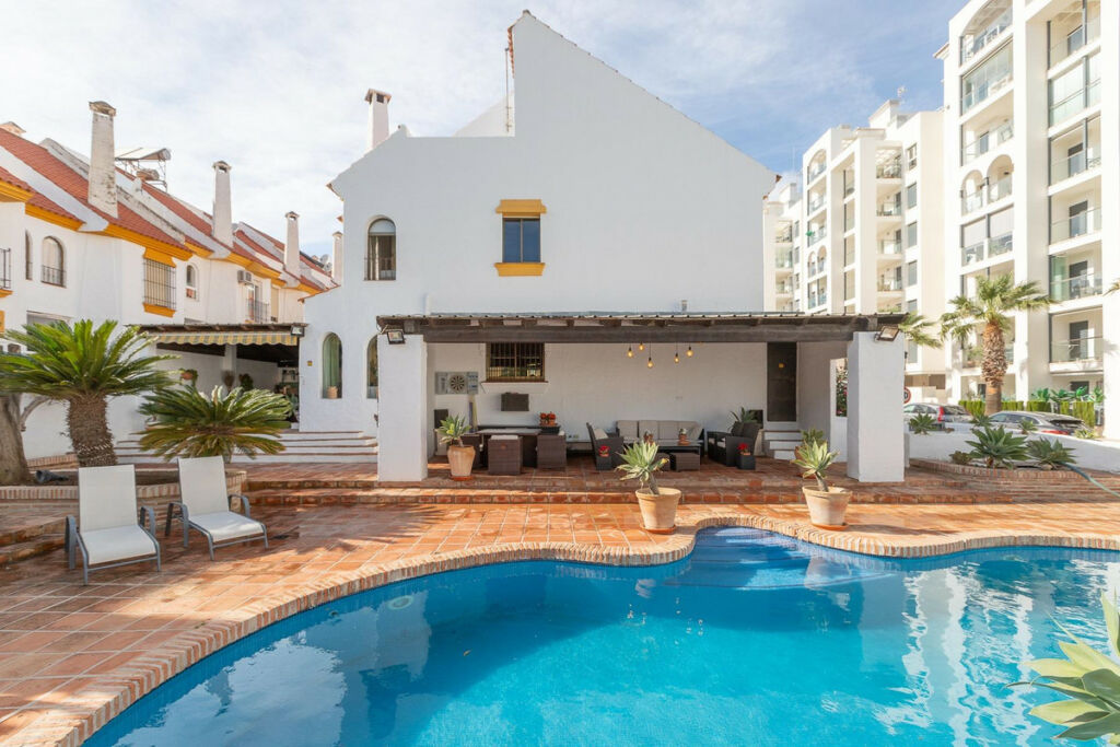 Townhouse Estepona Málaga - image 7
