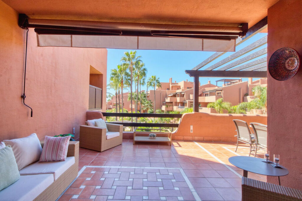 Middle Floor Apartment Estepona Málaga - image 8