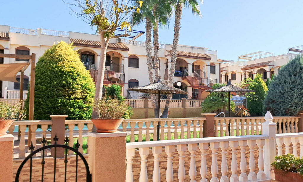 Ground Floor Apartment Torrevieja Alicante - image 8