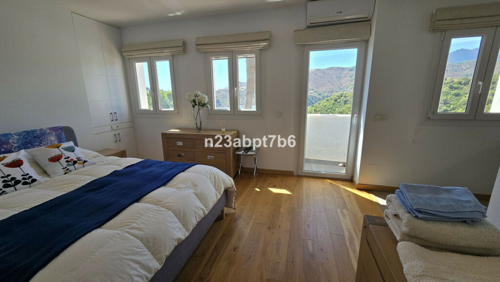 Townhouse Istán Málaga - image 7