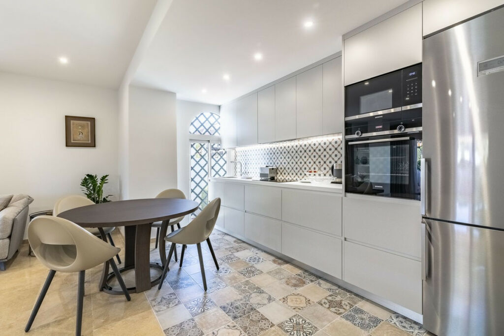 Duplex The Golden Mile Málaga - image 8