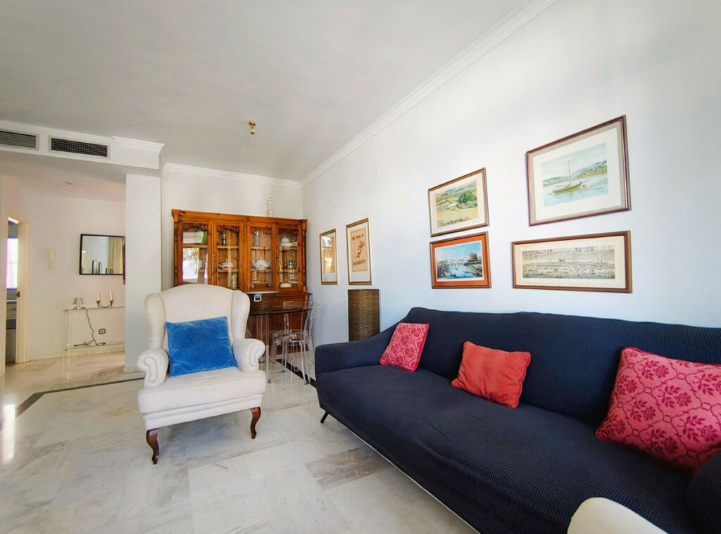 Middle Floor Apartment The Golden Mile Málaga - image 8