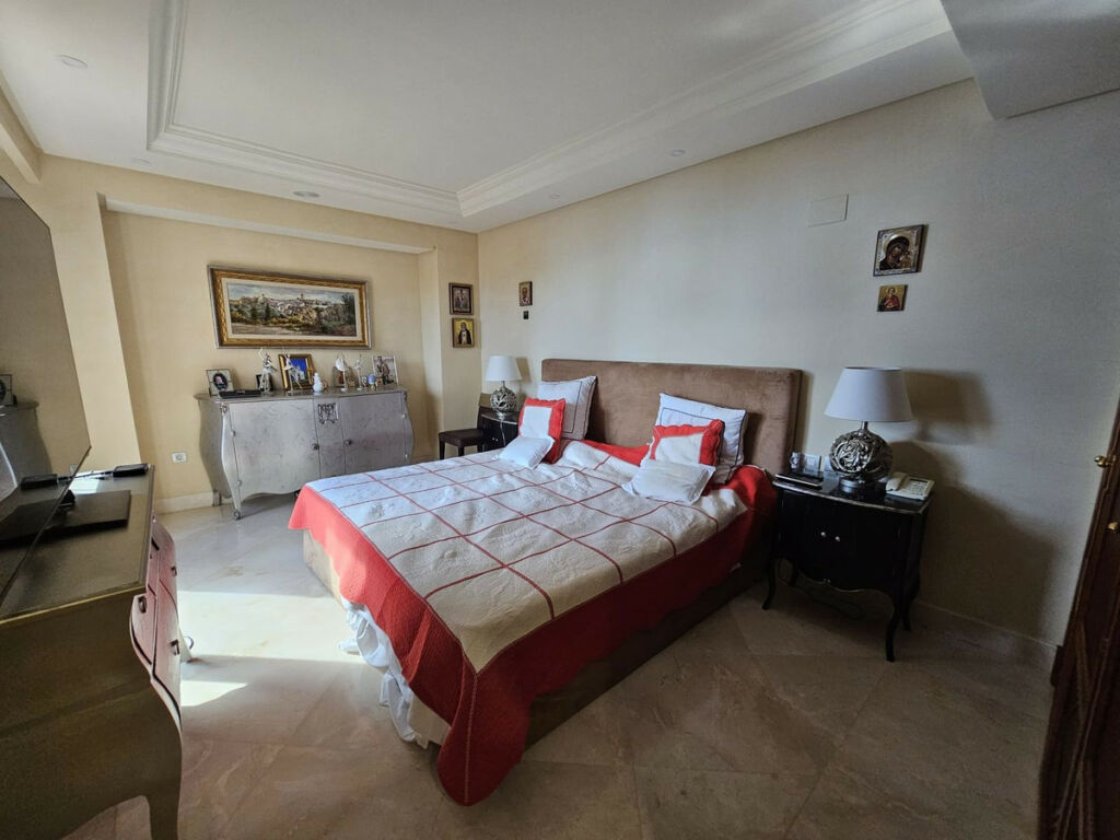 Middle Floor Apartment Estepona Málaga - image 8