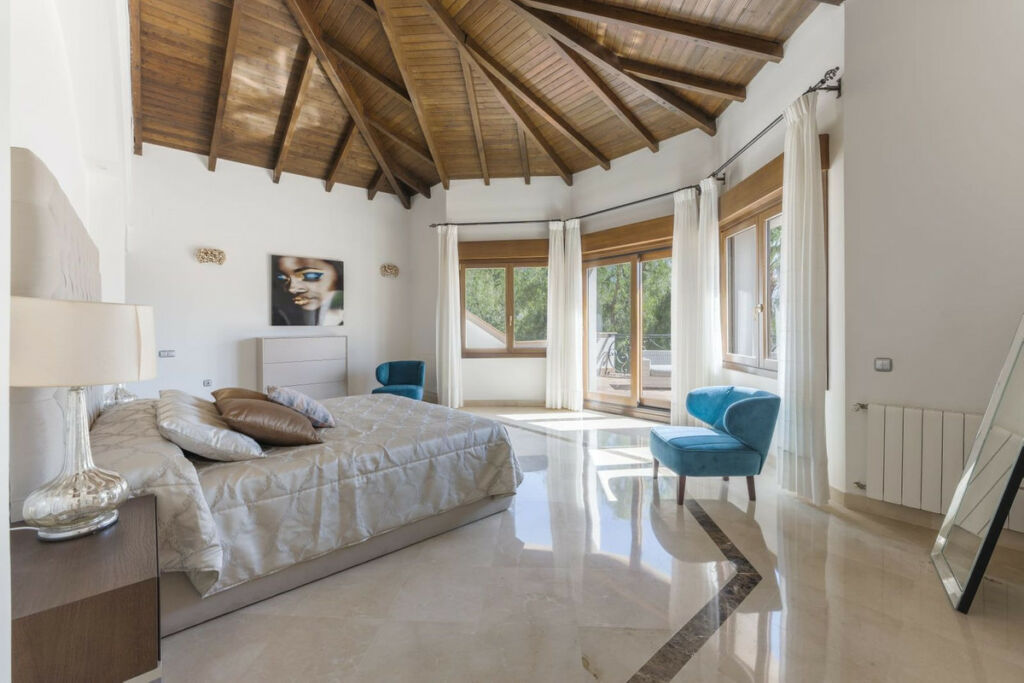 Detached Villa Nueva Andalucía Málaga - image 8