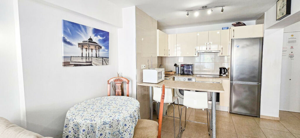 Middle Floor Apartment Benalmadena Málaga - image 8