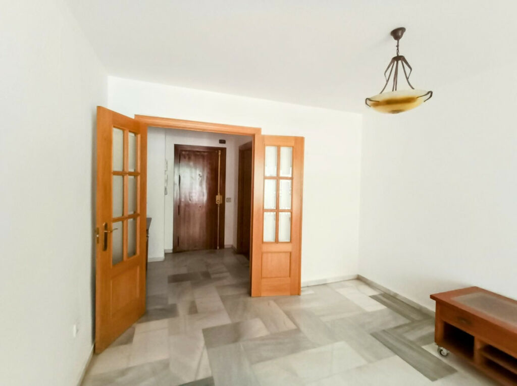 Ground Floor Apartment La Carihuela Málaga - image 8