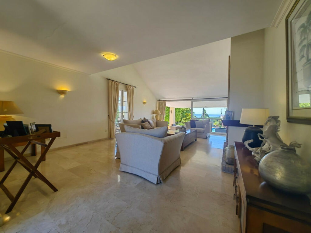 Detached Villa Estepona Málaga - image 8