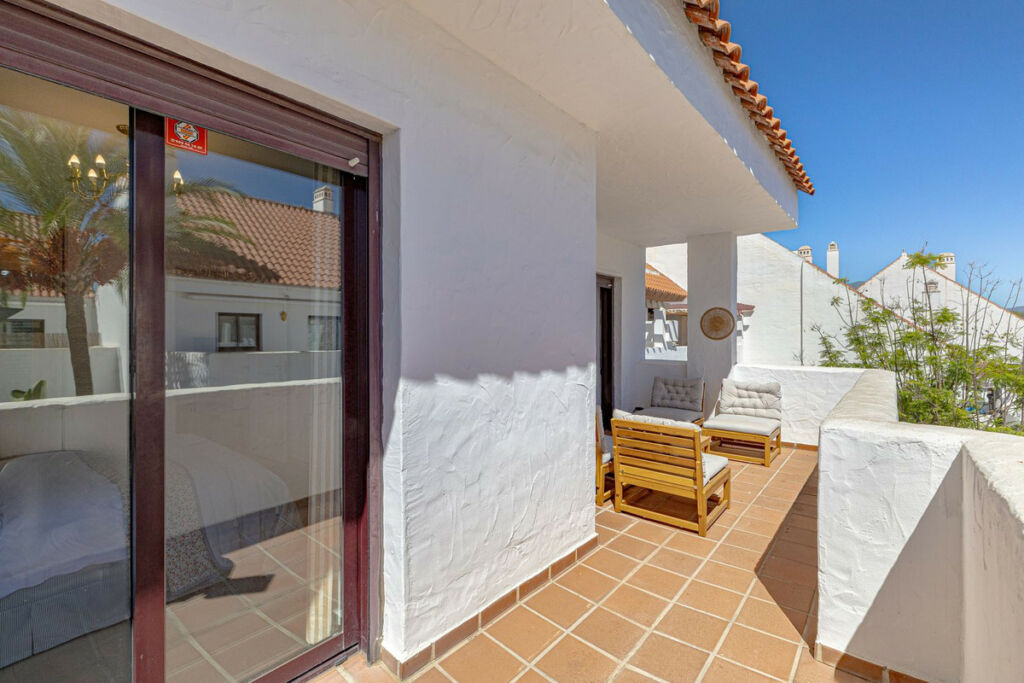 Middle Floor Apartment Nueva Andalucía Málaga - image 8