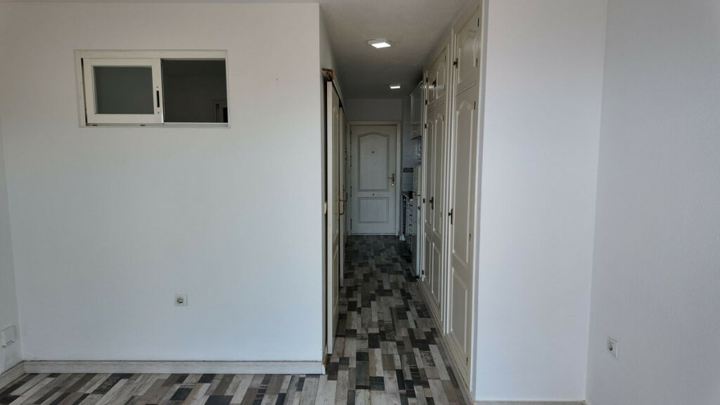 Middle Floor Apartment Benalmadena Málaga - image 8